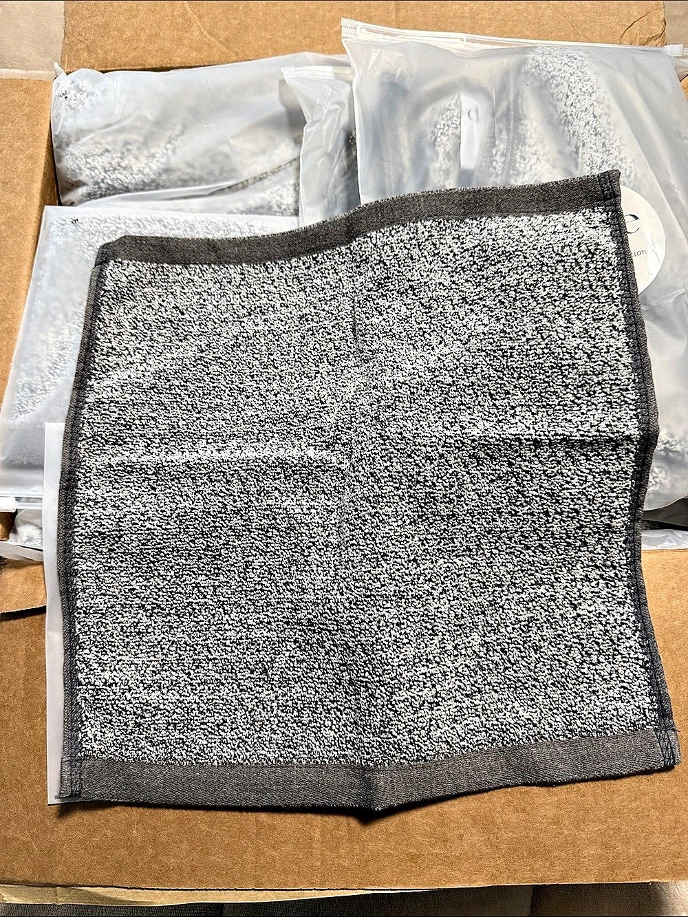 dsave Bath Towels Gray & White NWT